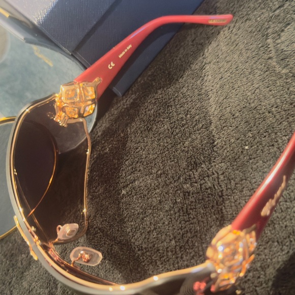 Sunglasses - Picture 10 of 11